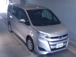 Used TOYOTA NOAH
